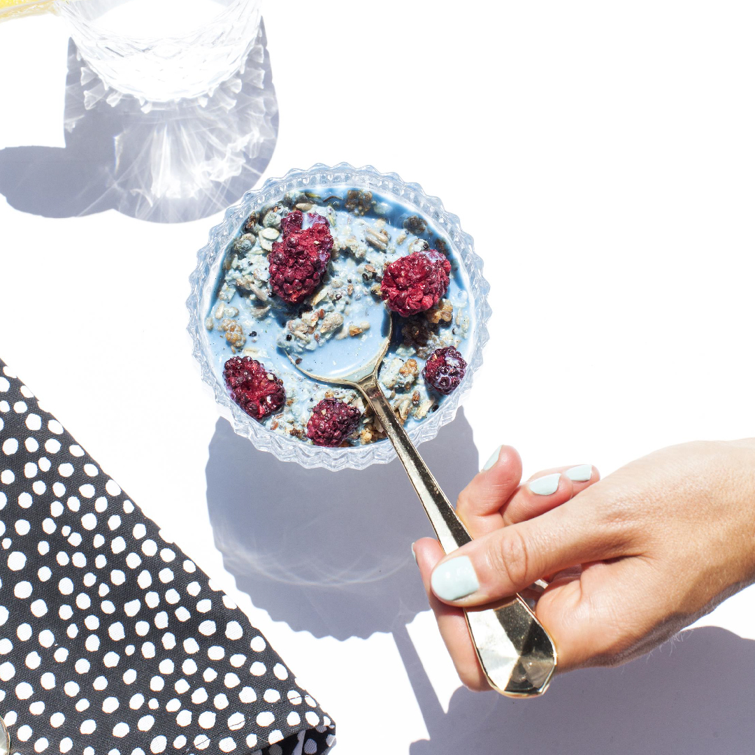Sakara Review: Blue Majick Mylk With Granola