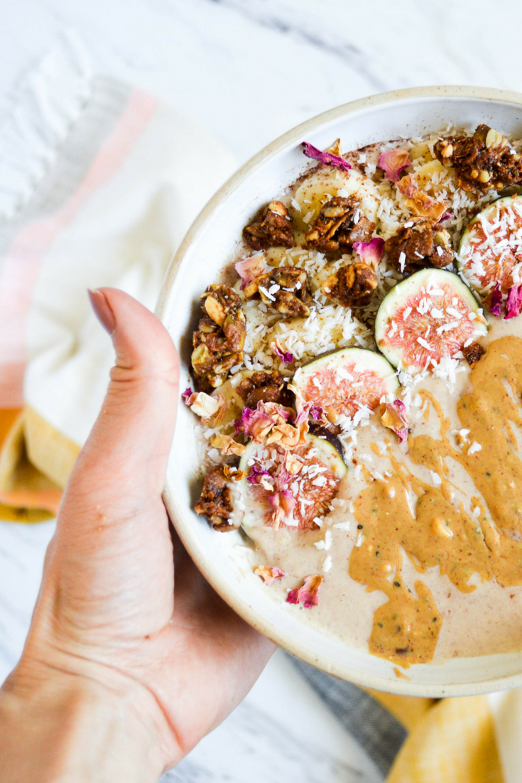 Oatmeal Cookie Smoothie Bowl recipe